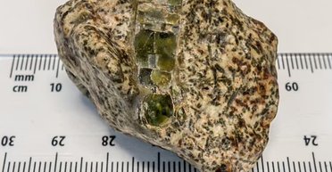 Найстаріший метеорит був частиною планети, якої більше немає в Сонячній системі (фото)