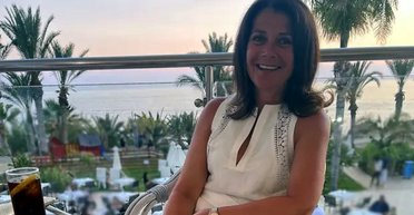 Женщина оказалась парализованной после мытья головы во время отпуска на Кипре (фото)