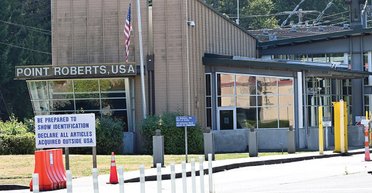 Жители американского городка в Канаде внезапно оказались заложниками Трампа