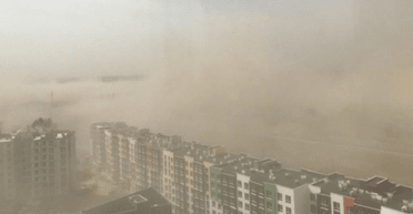 Песчаная буря из Сахары достигла Киева, в сети появились впечатляющие кадры (фото, видео)