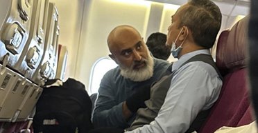 Пасажир "взяв у заручники" літак, заявивши, що у нього в сумці "щось небезпечне" (відео)