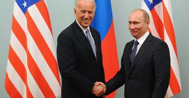 Ведем себя, будто ее нет: Байден до сих пор напуган ядерными угрозами Путина, — WSJ