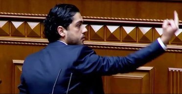 Дело о среднем пальце. Как допросы Гео Лероса ударят по Зеленскому и Ермаку