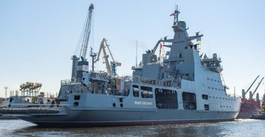 Озброєний криголам "Иван Папанин" почав перші випробування: Москва хоче більше таких кораблів (фото)