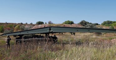 Мостоукладчик Biber: в ВСУ показали, как используют немецкую машину (фото)