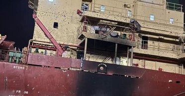 РФ ударила по Одесскому морскому порту: ракетой убило трех сирийцев и украинца (видео)