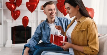 Модно і з любов'ю: криптовалентинка та інші техно-подарунки на День закоханих (відео)