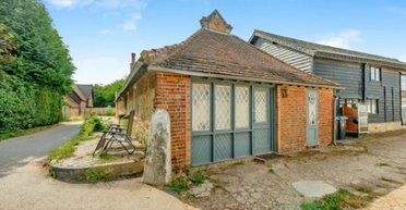 Дом за 20 млн удивил покупателей: внутри скрыт "взрослый" сюрприз (фото)