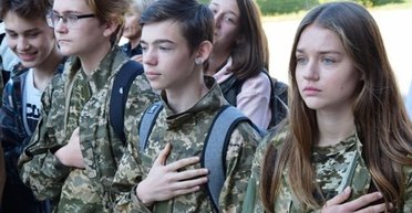 Школьники в Украине с 1 сентября начнут проходить общевойсковую подготовку: как это будет