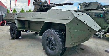 Не БТР і не танк: ЗС РФ отримали на озброєння безпілотну платформу "Зубило" (відео)