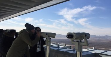 Чашка кофе и взгляд на КНДР: Starbucks открыл кафе у демилитаризованной зоны