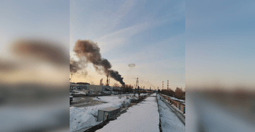 У російській Рязані потужні вибухи: місцеві повідомили про атаку БПЛА та пожежу на НПЗ (відео)