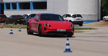 Електромобіль Porsche Taycan здивував експертів відточеною керованістю (відео)