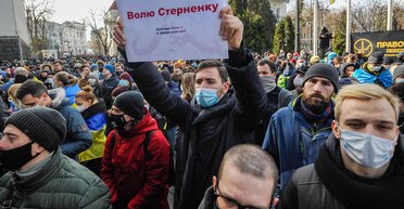 Поклик вулиць. Як пов'язані мітинги за Стерненка та законопроекти Зеленського про трансформацію судів