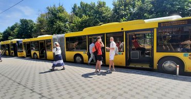 Після обстрілу Києва громадський транспорт змінив маршрути: на вулицях сильні затори (карта)