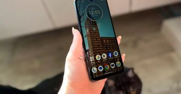 Недорогой смартфон с хорошими характеристиками: какую модель советуют эксперты (фото)