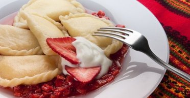 Вареники с ягодами и творогом: рецепт вкуснейшего лакомства