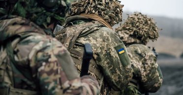 "Це історія про популізм": боєць ЗСУ пояснив, чому спецконтракти для молоді несправедливі (відео)