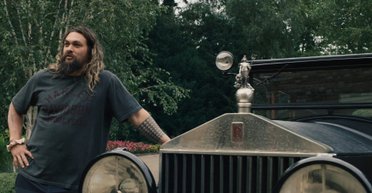 Эксклюзив для Аквамена: винтажный Rolls-Royce Джейсона Момоа стал электрокаром (видео)
