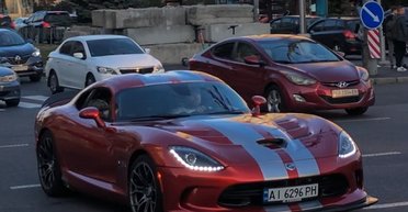 В Украине заметили культовый американский спорткар с огромным мотором (видео)