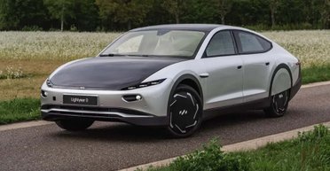 На продажу выставили уникальный электрокар, который можно не заряжать (фото)