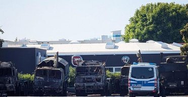 Россияне в Германии сожгли грузовики Бундесвера, спутав их с техникой ВСУ (видео)