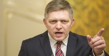 Покушение на премьер-министра Фицо: СМИ опубликовали кадры первых секунд после стрельбы (видео)