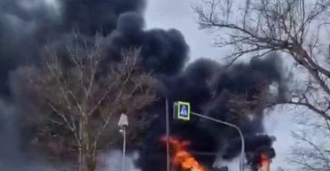 Масштабна пожежа спалахнула в Курській області: БПЛА двічі атакував нафтобазу (відео)