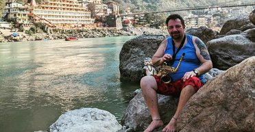 Немає жодної пари взуття: музикант, який 8 років ходив босоніж, розкрив свій секрет