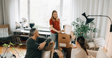 Батьки змушені платити $5000 щомісяця, аби їхня 27-річна дочка не ночувала на вулиці