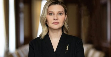 Елена Зеленская появилась на обложке глянца в строгом и элегантном образе