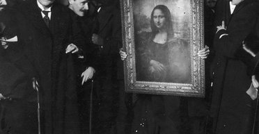 Доспехи, меч и Мона Лиза: топ-5 самых известных ограблений Лувра (фото)