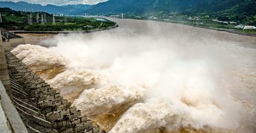 Китай строит крупнейшую в мире плотину, которая может уничтожить половину Индии