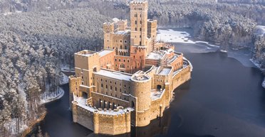 Посеред замерзлого озера знайшли замок, таємниця якого досі не розкрита (фото)