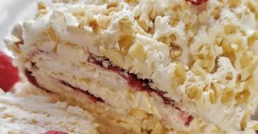 Вкусный и нежный десерт. Рецепт меренгового рулета