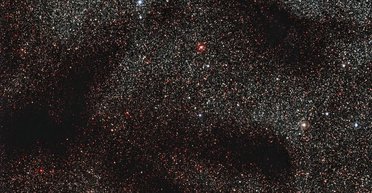 Світиться в темряві: астрономи виявили поруч із Землею невідомий величезний об'єкт (відео)