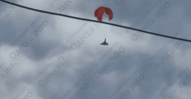 В Одесской области заметили "Шахед" с парашютом (видео)