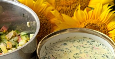 Незаменим в жару: рецепт холодного летнего супа