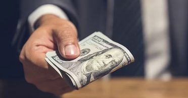 Три простих способи: чоловік пройшов шлях від життя у старій квартирі до мільйонера