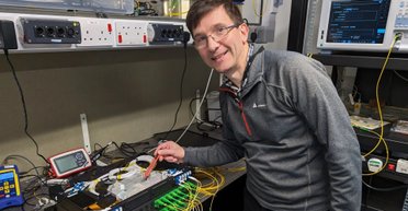 Моргнуть не успеешь: ученые сделали обычный интернет в 4,5 миллиона раз быстрее