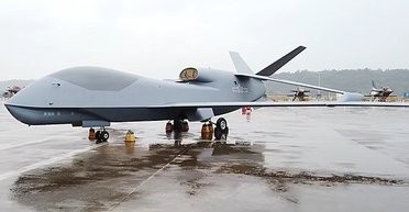 Китай создал первый в мире корабль-носитель дронов для атак БПЛА в море (фото)