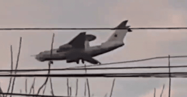 Полет в зону невозврата: российский самолет А-50 показали накануне уничтожения (видео)