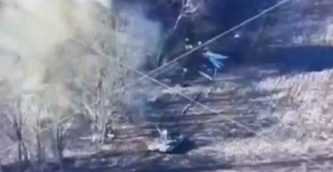 В РДК показали, як їхній танк прорвав державний кордон РФ і атакував (відео)