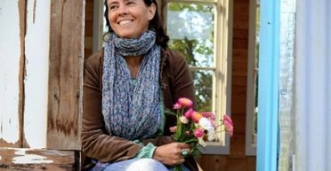 Женщина 10 лет ничего не покупает, потому что полностью отказалась от денег: как она живет