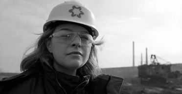 Vogue показал, как украинские женщины осваивают мужские профессии на примере мастерицы-металлурга из Метинвеста