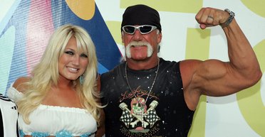 Дочка легендарного рестлера народила двійню (фото)