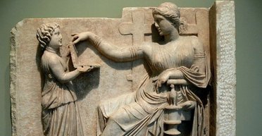 На древнегреческой статуе заметили предмет из будущего: теперь им пользуются ежедневно (фото)