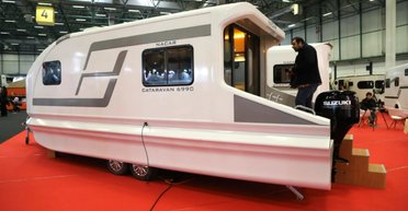 Универсальный транспорт: представлен оригинальный автодом-амфибия (фото)