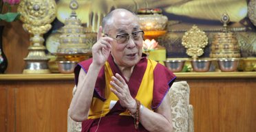 Далай-лама празднует 90 лет: духовный лидер называет себя "простым буддийским монахом" (фото, видео)