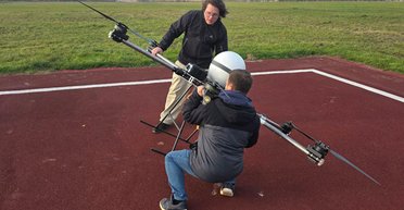 Росіяни готуються керувати дронами через висотні супутники: у чому відмінність від Starlink